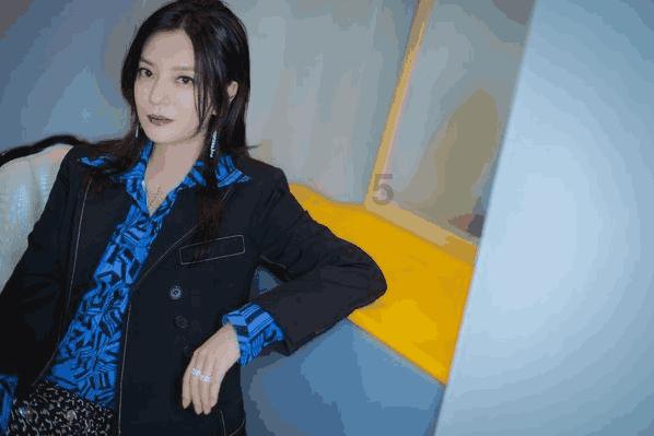 什么地貌位于我国甘肃省玉门关西北边黑色的沙石沙海黄色的黏土雕像高低错落形状个？游戏画面